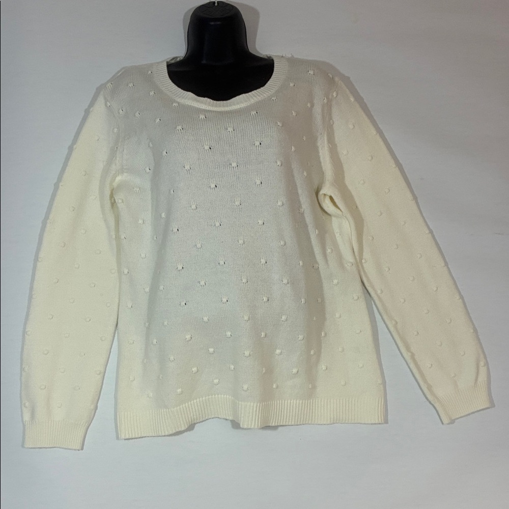 KIM ROGERS WOMAN’S WHITE SWEATER/ SIZE XL/ KNITTED DESIGN IN FRONT AND SLEEVE